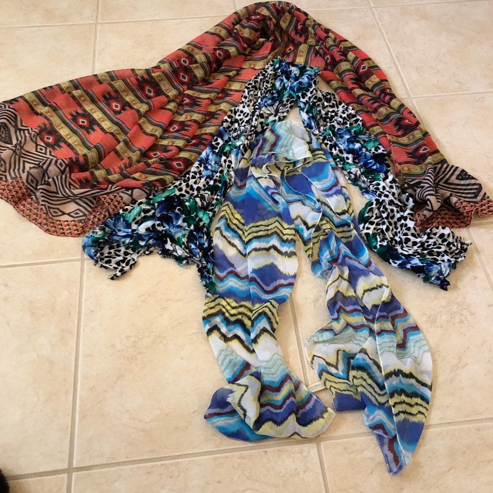 Scarf's lot